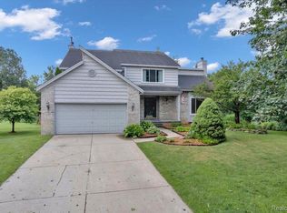 3333 Bennington Dr, Wixom, MI 48393