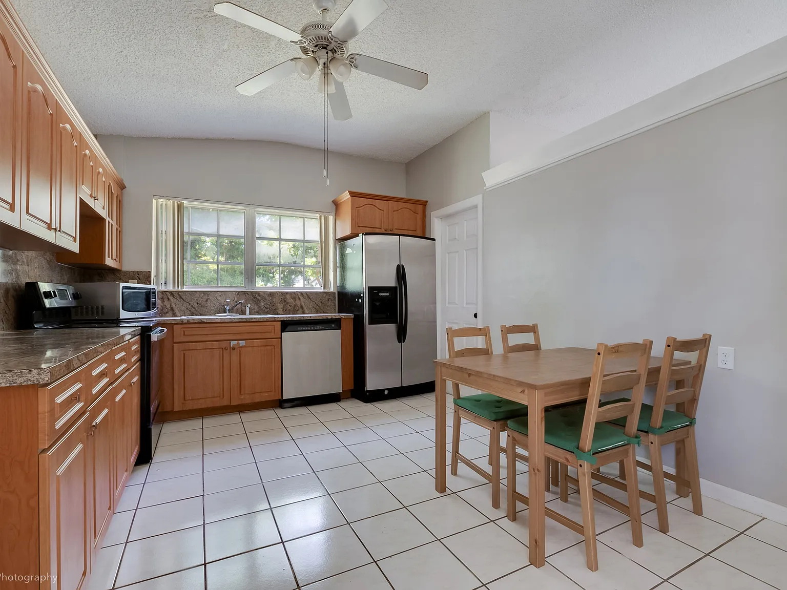 3 bed, 2138 sqft, $3,700 — Photo 4