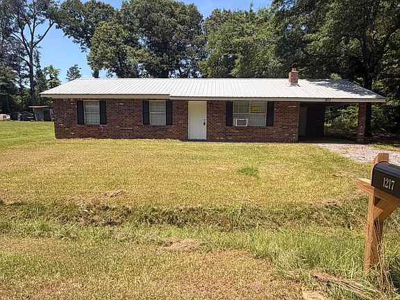 2nd image of 1217 N Magnolia Ave