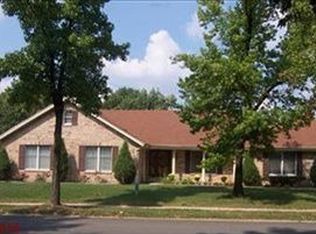 16059 Clarkson Woods Dr, Chesterfield, MO 63017