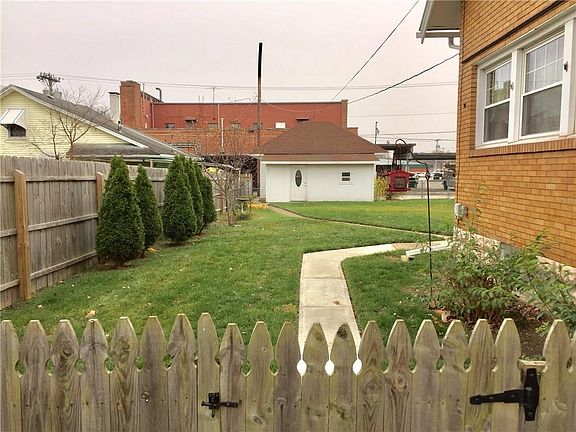 4th image of 637 W Ash St