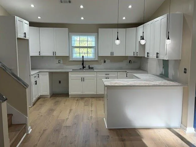 3 bed, 2.0 bath, 1464 sqft, $2,200 — Photo 3
