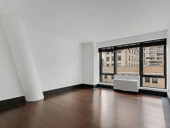 4th image of 40 Broad St APT 27C