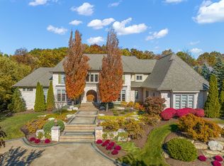 2642 Ashburton Ct, Rochester, MI 48306