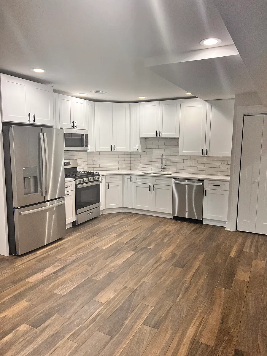 Building Photo - 4416 N Wolcott Ave #G
