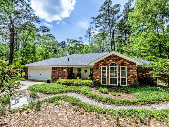 1900 Camellia Dr, Huntsville, TX 77340