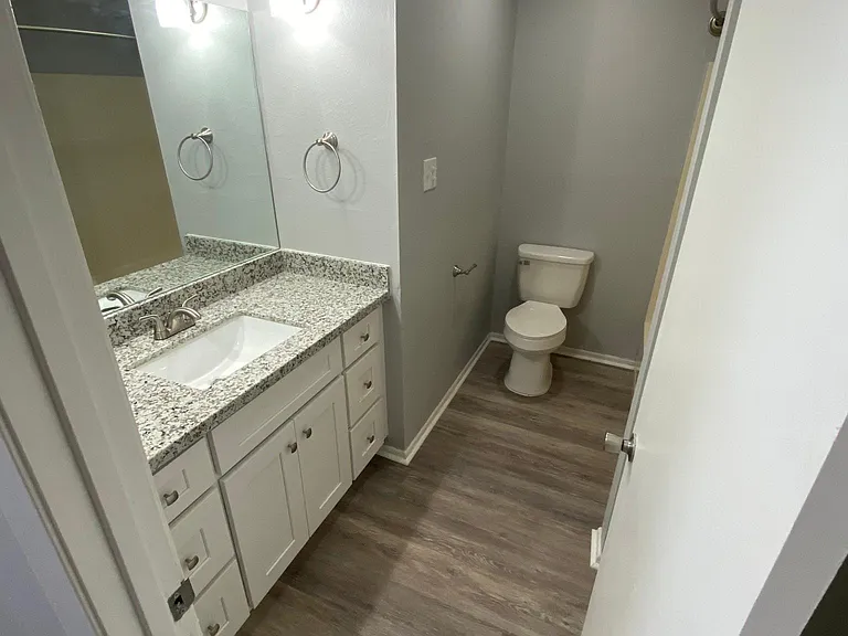 628 Carrollton Ave — Photo 8