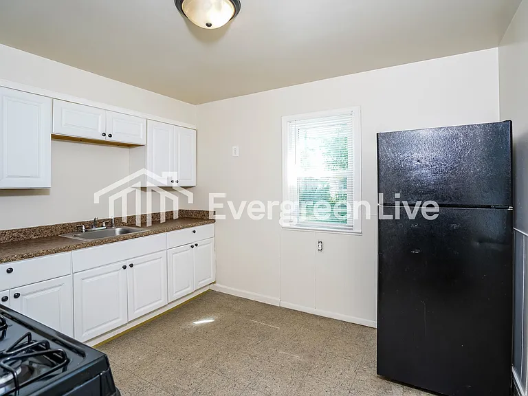 4608 N 44th St — Photo 6