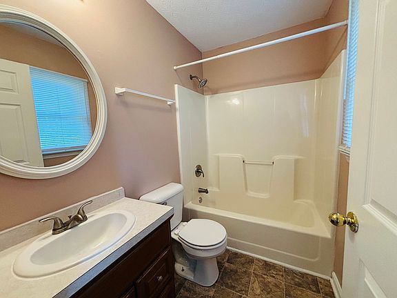 2nd image of 1302 Sandy Cir