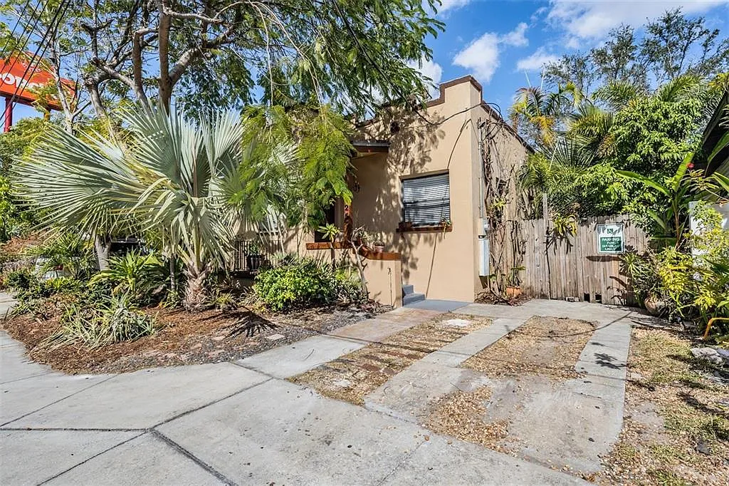 3 bed, 2.0 bath, 1309 sqft, $2,900 — Photo 1
