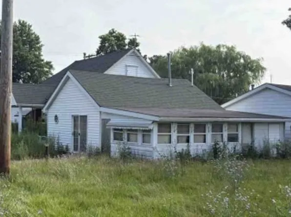 301 S Walnut St, Villa Grove, IL 61956