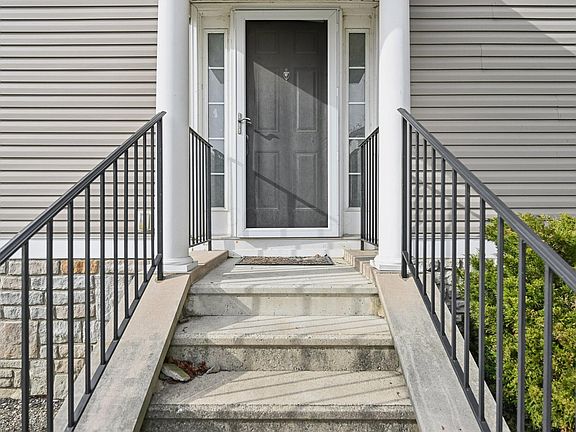 3rd image of 6395 Nottinghill Trail Dr