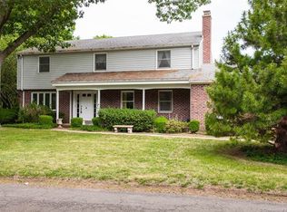 4 Sagamore Cove Rd, Branford, CT 06405