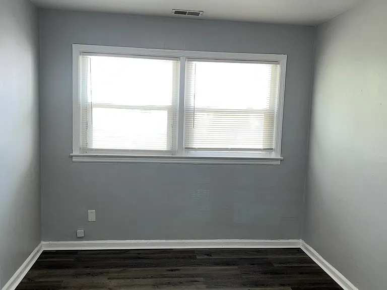2226 N Kenyon St — Photo 11