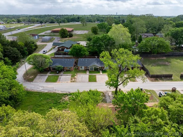 708 Oakdale Ln APT D, Madill, OK 73446