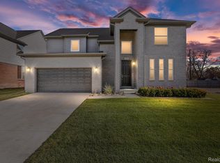 1946 Kohli Dr, Troy, MI 48083