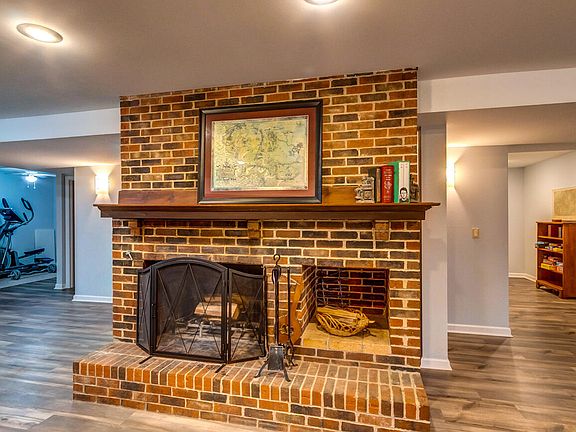 5th image of 724 Barnes Mill Rd