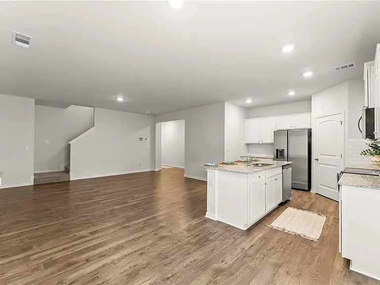 300 Stoneybrook Dr — Photo 9