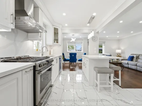 37 Cathy Jean Cres, Toronto, ON M9V 4T2