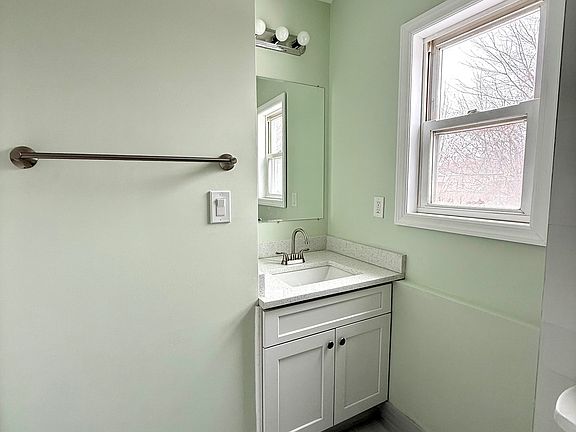 5th image of 21 Edgar St Floor 2