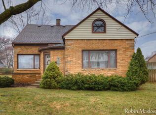 2464 Forest Grove Ave SW, Wyoming, MI 49519