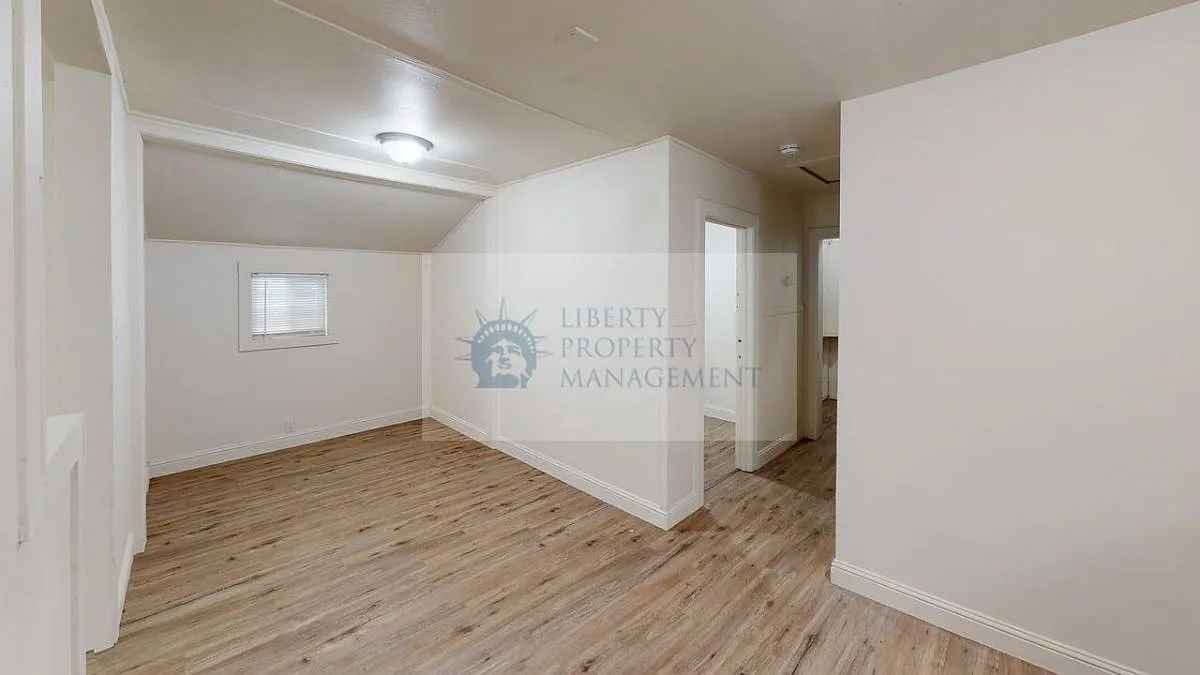 1 bed, 800 sqft, $1,350 — Photo 3