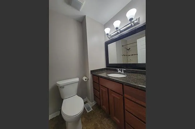 2211 Dorchester Ct — Photo 9