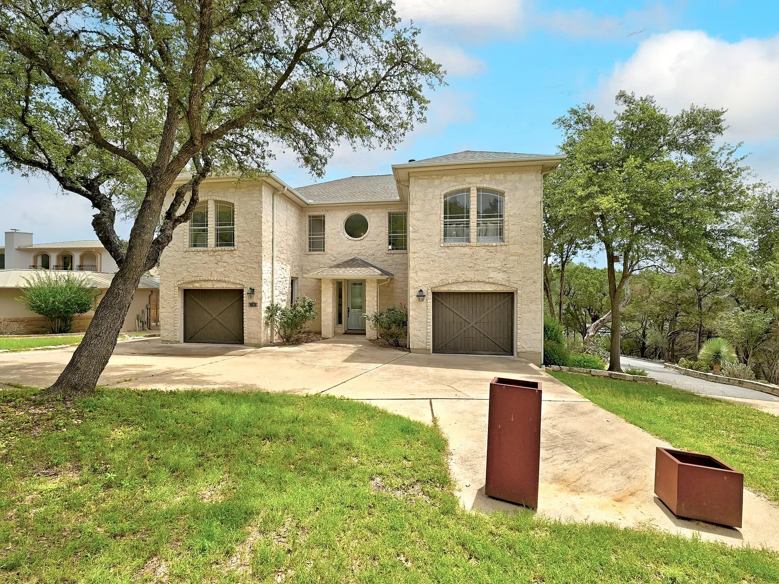 5 bed, 2.5 bath, 3249 sqft, $6,000 — Photo 1