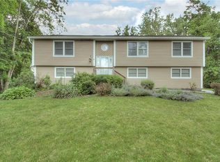 8 Jmae Cir, Dover Plains, NY 12522