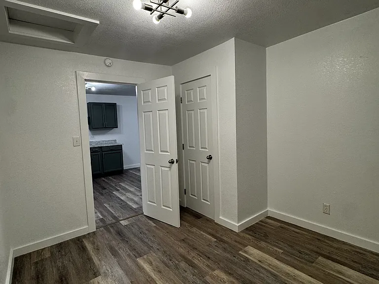308 E Greeley St — Photo 3