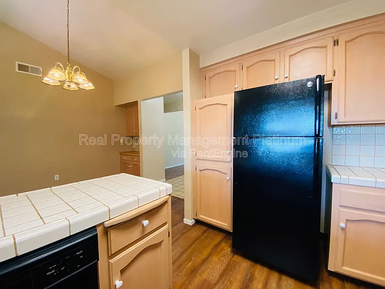 8153 N Cedar Ave #212 — Photo 19