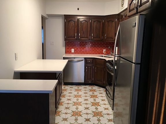 4th image of 3052 72nd St #2