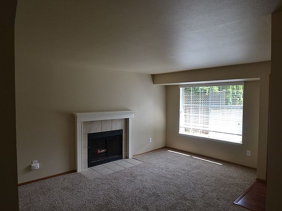4th image of 4728 5th Ave W