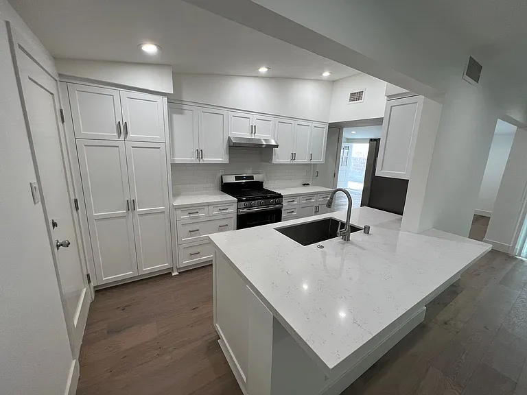 1164 Shelburn Ln — Photo 4