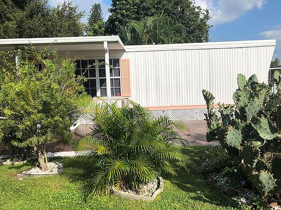 Home on cul -de-sac