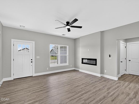 5th image of 2005 Lakeview St