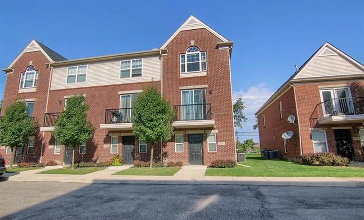275 E Palmer St — Photo 1