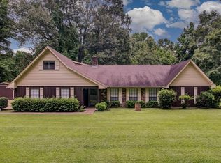 2 Shadow Wood Dr, Vicksburg, MS 39180