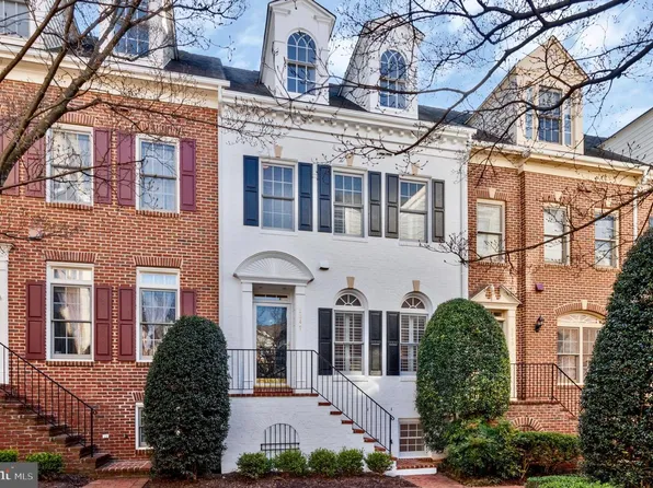 8847 Ashgrove House Ln, Vienna, VA 22182
