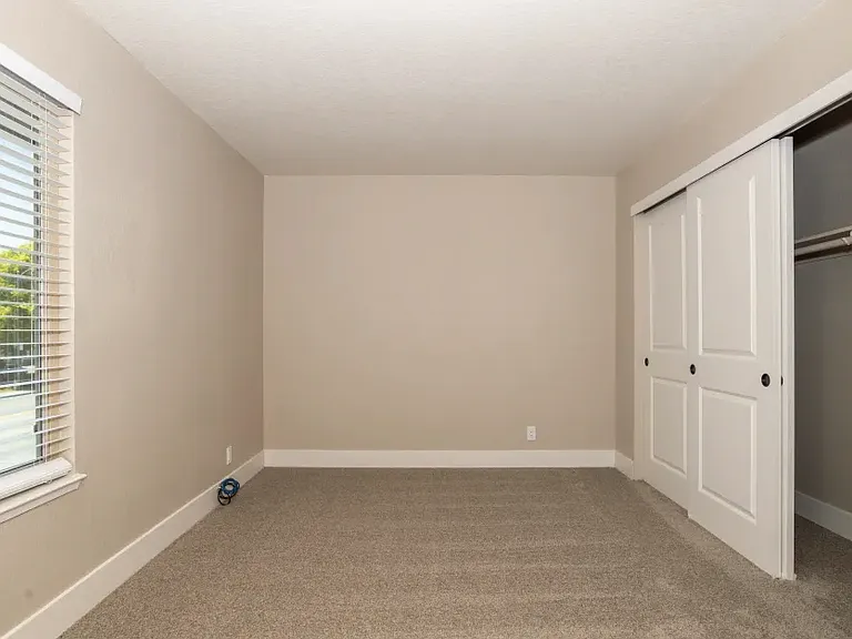El Macero Apartments — Photo 15