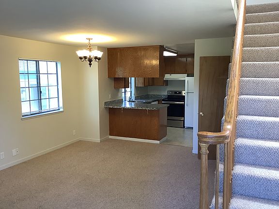 3rd image of 620 Peninsula Ave APT D