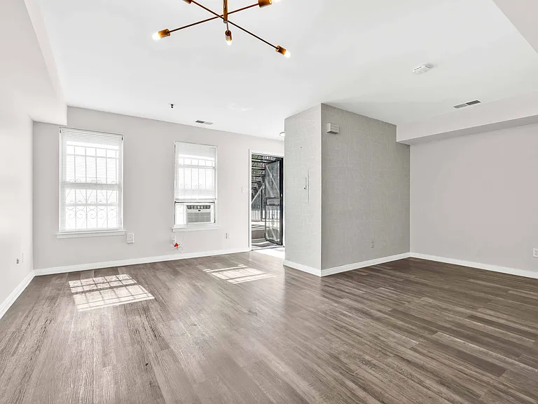 2001 Prospect Ave #1 — Photo 9