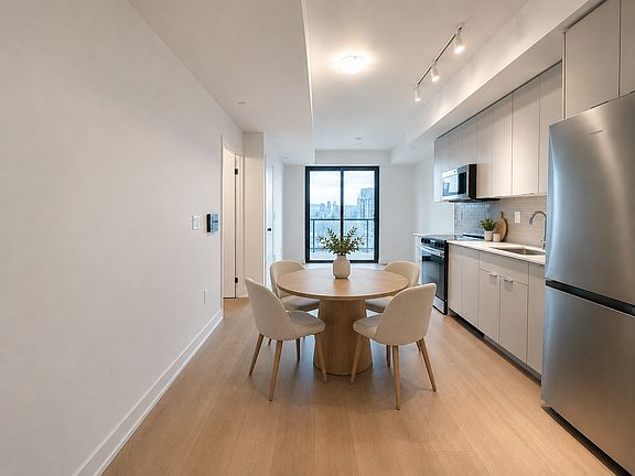 4th image of 2075 Lakeshore Rd