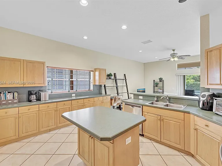 3711 Falcon Ridge Cir — Photo 25