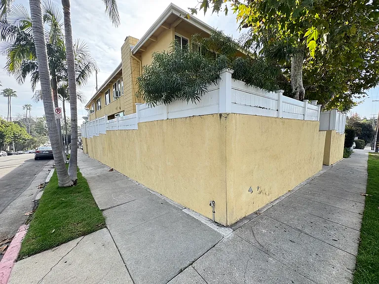 11500 Rochester Ave #11500 — Photo 35