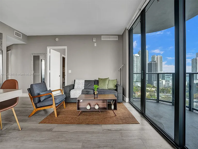 121 NE 34th St #1801 — Photo 32