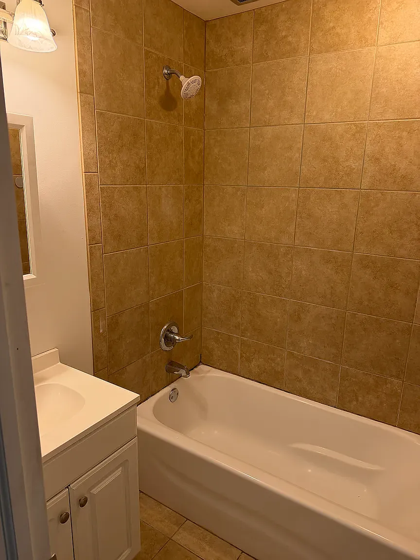 5 bed, 2850 sqft, $2,300 — Photo 2