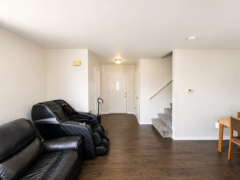 1613 Valhalla St — Photo 3