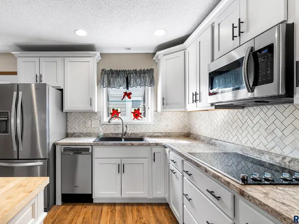 1002 S Newport Pl, Sioux Falls, SD 57106
