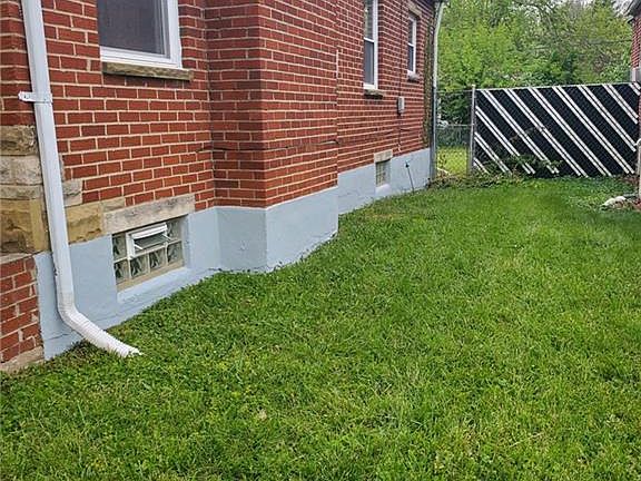 3rd image of 1520 Shelley Dr